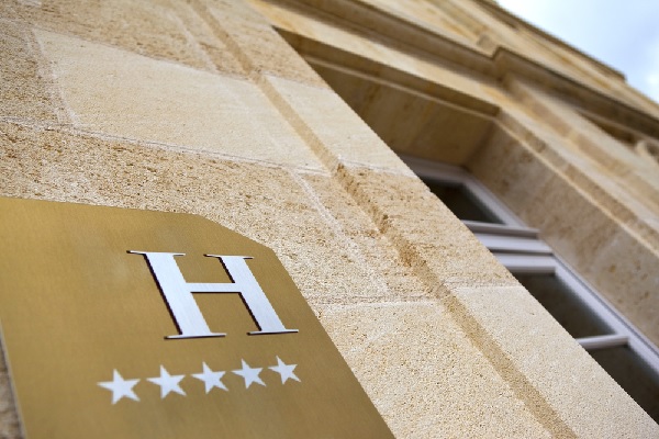 Lire la suite à propos de l’article Classement hôtelier : des étoiles temporairement maintenues