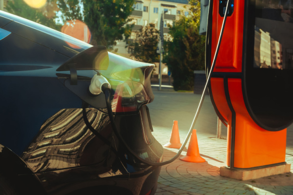 Lire la suite à propos de l’article Bornes de recharge de véhicules électriques : il en faut plus !