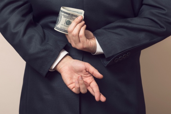 Lire la suite à propos de l’article Impôt sur les sociétés : quand une société paie (et déduit) des prestations « fantômes »…