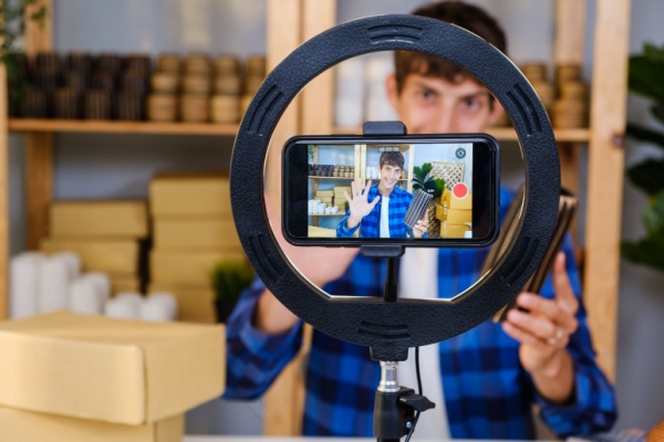 Lire la suite à propos de l’article Influenceurs : la DGCCRF intensifie son action