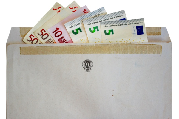 Lire la suite à propos de l’article Vendre des parts de société : un coût fiscal de 125 € ?