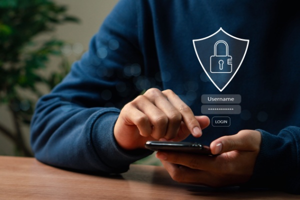 Lire la suite à propos de l’article Arnaque en ligne et banque : 2 précautions valent mieux qu'une !