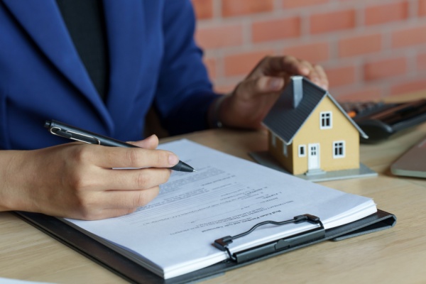 Lire la suite à propos de l’article Agent immobilier : signature du mandat facultative ?