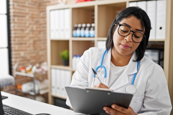 Lire la suite à propos de l’article Aides à l’installation des professionnels de santé : non au nomadisme médical !