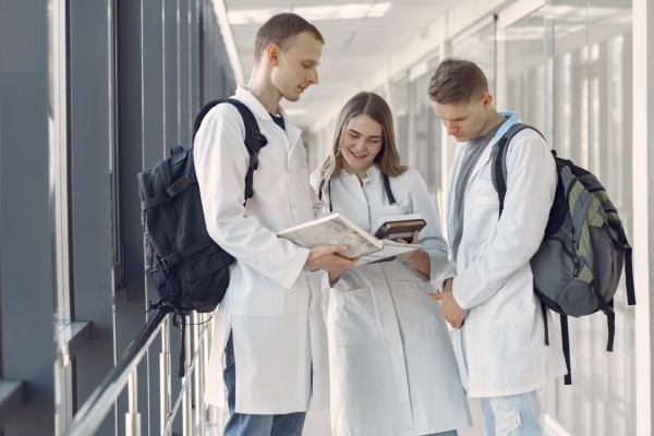 Lire la suite à propos de l’article Étudiants en médecine : faciliter l’accès au cursus