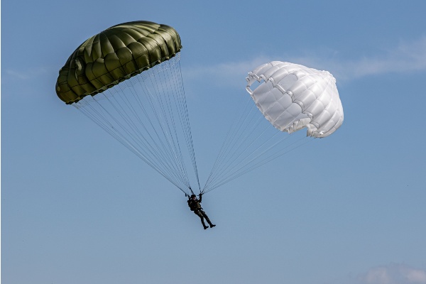 Lire la suite à propos de l’article TVA à taux réduit  : et pour les professionnels de parachutisme ?