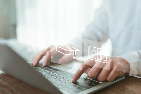 Lire la suite à propos de l’article Financement des CFA : la liste des formations à distance exemptées de la minoration est publiée