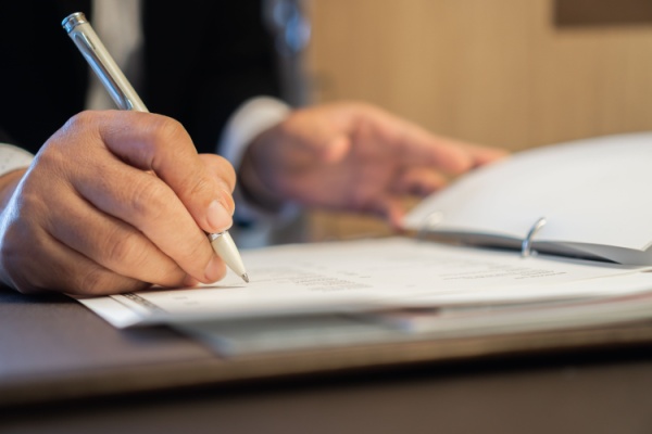 Lire la suite à propos de l’article Tarifs des greffiers des tribunaux de commerce – Prestations relatives au registre – 2024-2026