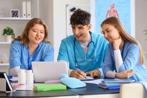 Lire la suite à propos de l’article Internes en médecine : revalorisation de l’indemnité d’astreinte