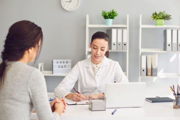 Lire la suite à propos de l’article Arrêts de travail : la médecine du travail mieux informée ?