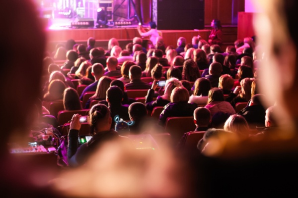 Lire la suite à propos de l’article Salle de spectacle : un usage des lasers sous contrôle