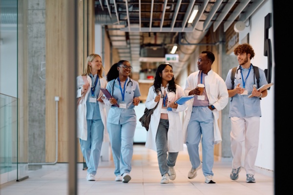 Lire la suite à propos de l’article Médecins : comment obtenir un droit d’exercice complémentaire ?