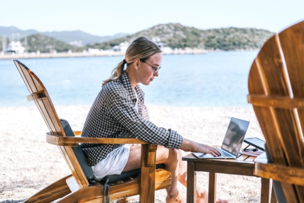 Lire la suite à propos de l’article Télétravail depuis le lieu de vacances : possible ?