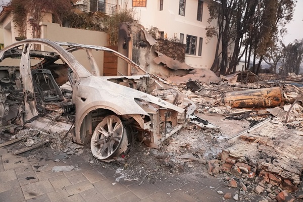 Lire la suite à propos de l’article Incendies estivaux 2026 : des mesures fiscales de soutien pour les sinistrés