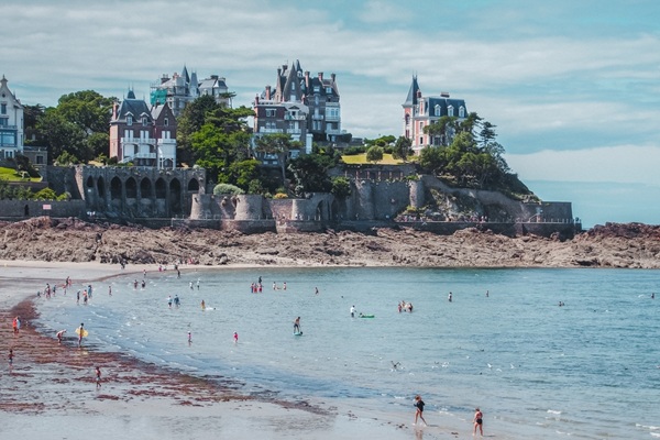 Lire la suite à propos de l’article Changement climatique et évolution du littoral : instauration d’une nouvelle stratégie nationale